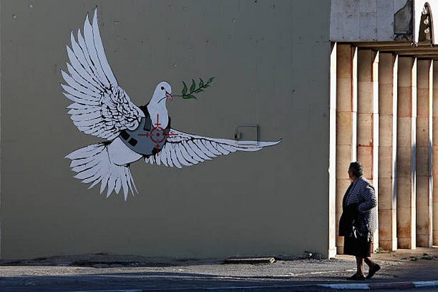 Graffiti (Banksy), ποίηση και Πολυτεχνείο